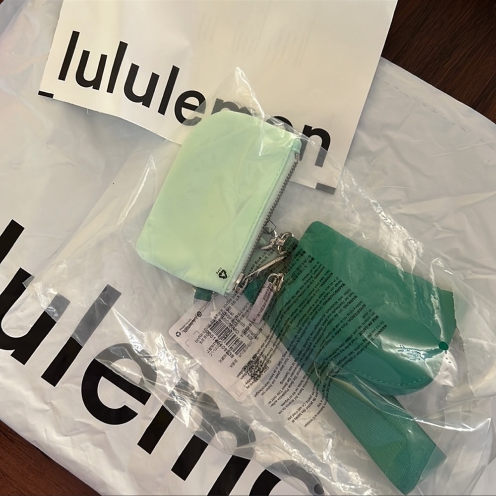 lululemon Dual Pouch Wristlet in Emerald Ice/Mint Moment Green OS Brand New NWT